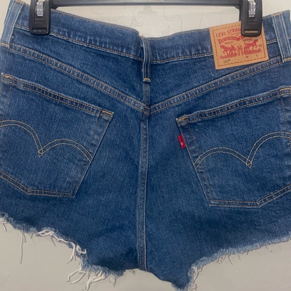 Womans Levi 501 distressed size 29 jean shorts - Picture 2 of 6